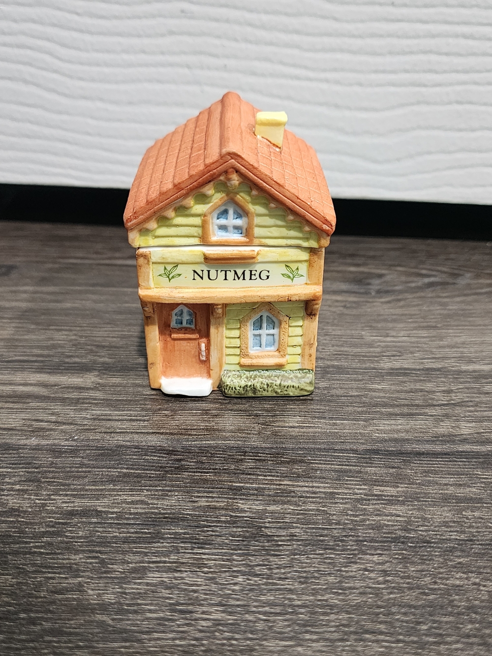 1994 R S V P Int'l, Inc. Plus Pro Div NUTMEG SPICE JAR House - Ceramic